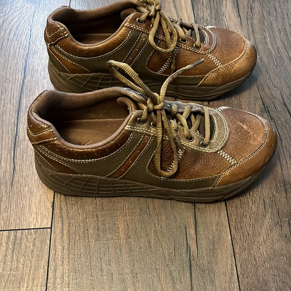 Xelero Athena woman’s tennis shoe 8.5 brown - Picture 2 of 9